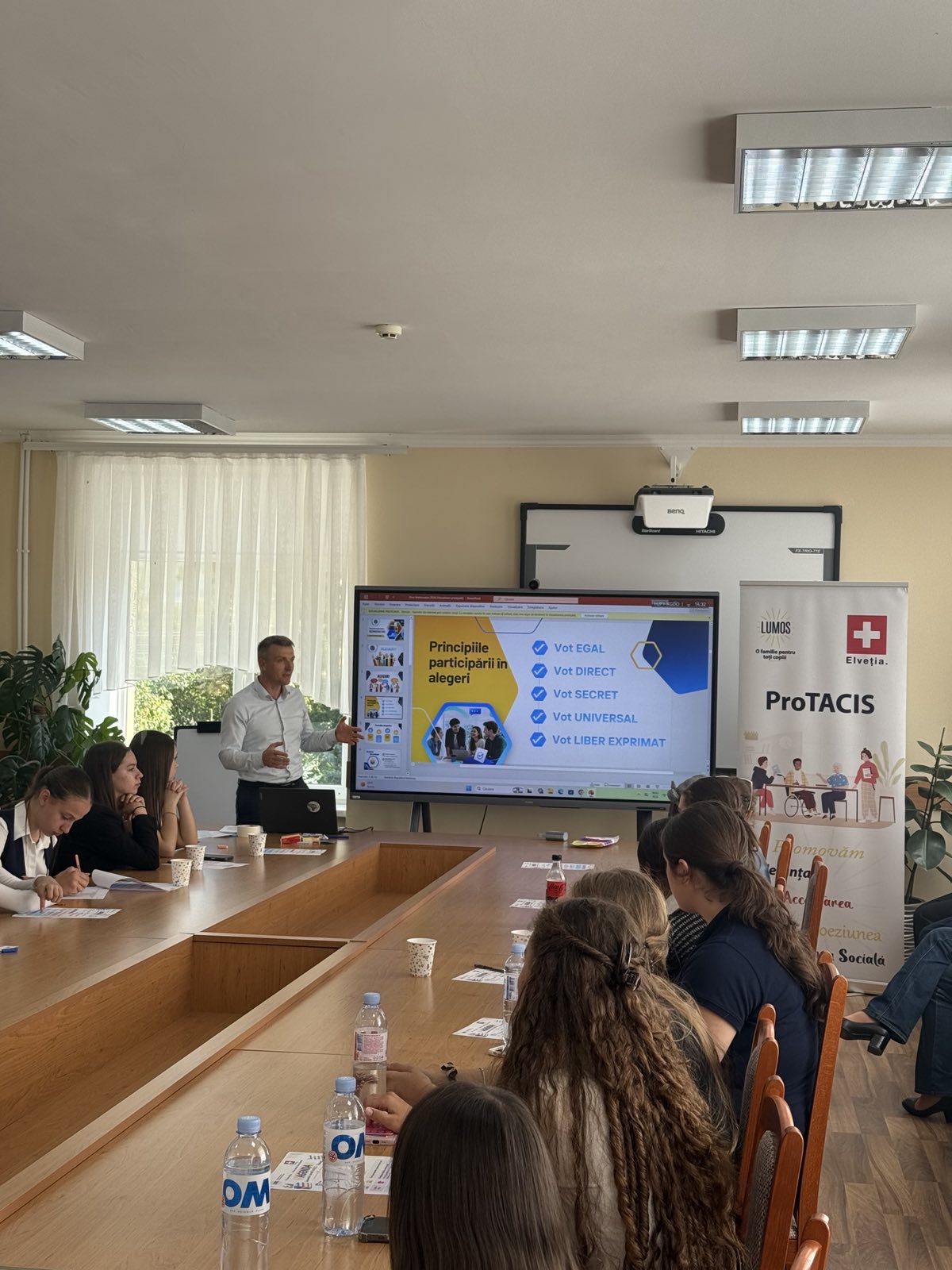 Campania de informare dedicată Zilei Internaționale a Democrației, continuă!